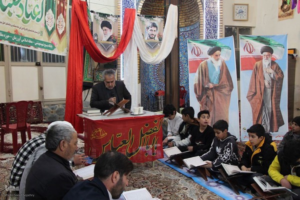 کرسی تلاوت قرآن در روستای آورزمان ملایر