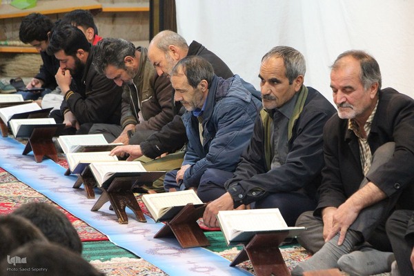 کرسی تلاوت قرآن در روستای آورزمان ملایر