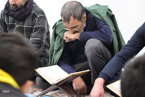 کرسی تلاوت قرآن در روستای آورزمان ملایر