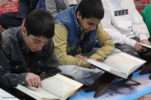 کرسی تلاوت قرآن در روستای آورزمان ملایر