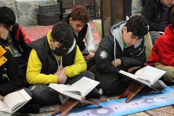 کرسی تلاوت قرآن در روستای آورزمان ملایر