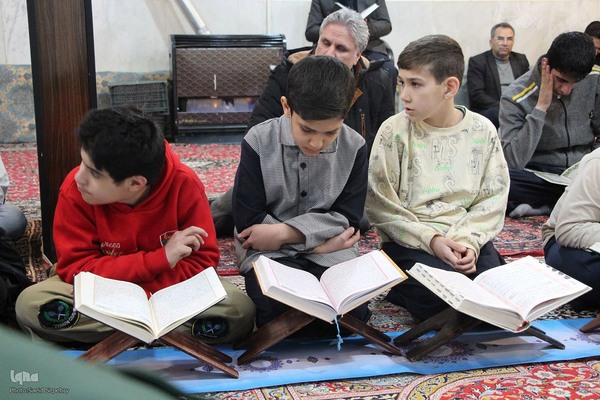 کرسی تلاوت قرآن در روستای آورزمان ملایر