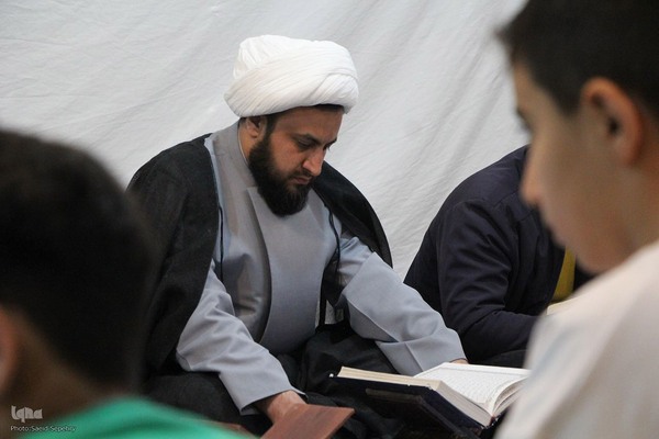 کرسی تلاوت قرآن در روستای آورزمان ملایر