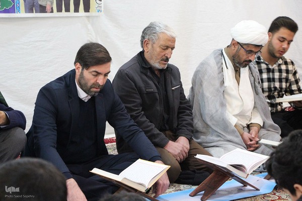 کرسی تلاوت قرآن در روستای آورزمان ملایر