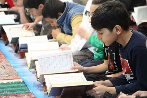 کرسی تلاوت قرآن در روستای آورزمان ملایر