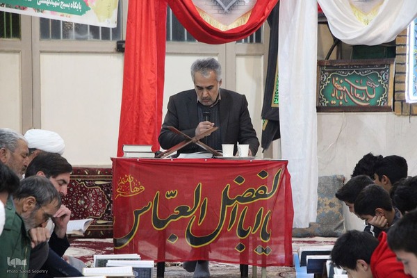 کرسی تلاوت قرآن در روستای آورزمان ملایر