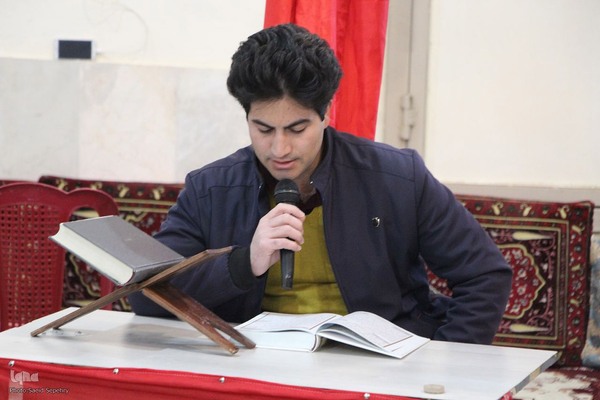 کرسی تلاوت قرآن در روستای آورزمان ملایر