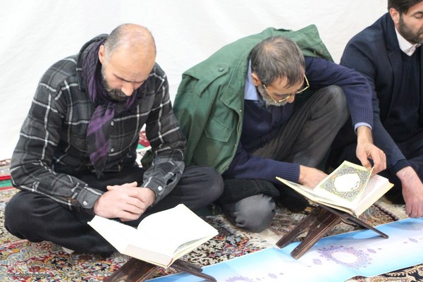 کرسی تلاوت قرآن در روستای آورزمان ملایر