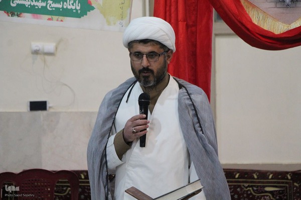 کرسی تلاوت قرآن در روستای آورزمان ملایر