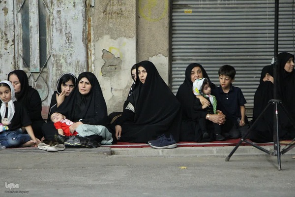 مراسم تعزیه خوانی ویژه ایام اربعین با حضور اقشار مختلف مردم در ملایر برگزار شد