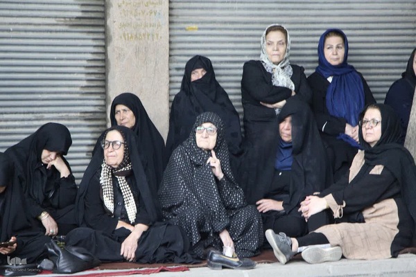 مراسم تعزیه خوانی ویژه ایام اربعین با حضور اقشار مختلف مردم در ملایر برگزار شد