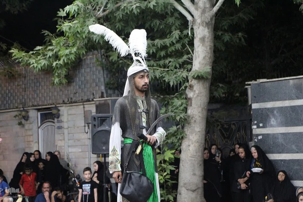 مراسم تعزیه خوانی ویژه ایام اربعین با حضور اقشار مختلف مردم در ملایر برگزار شد