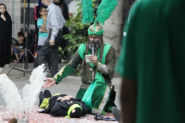 مراسم تعزیه خوانی ویژه ایام اربعین با حضور اقشار مختلف مردم در ملایر برگزار شد