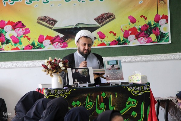 کرسی تلاوت قرآن در ملایر