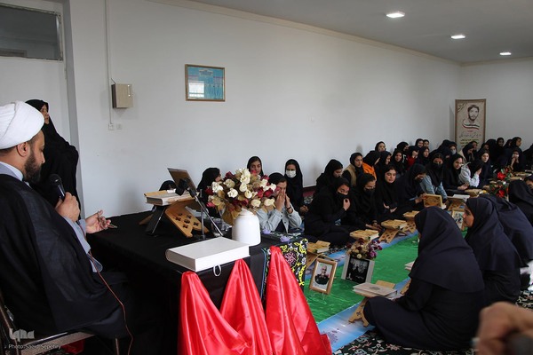 کرسی تلاوت قرآن در ملایر