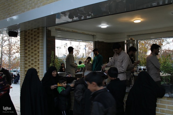 مراسم عزاداری و ایستگاه صلواتی خادمین الشهداءملایر‎