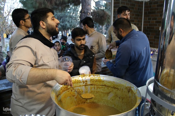 مراسم عزاداری و ایستگاه صلواتی خادمین الشهداءملایر‎