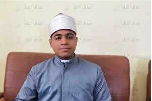 Lecture du Coran par un jeune égyptien imitant Moustafa Ismail
