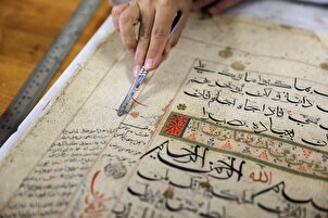 Restauration des livres historiques au sanctuaire de l'Imam Reza (as)