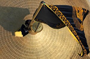 Martyre du président Raïssi : le drapeau du sanctuaire de l’imam Reza remplacé