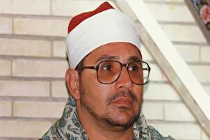 Shahat Muhammad Anwar récite des versets des sourates Al-Hujurat, Qaf