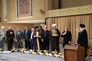 Le guide participe à un événement coranique à Téhéran au premier jour du Ramadan