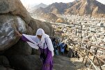 Les pèlerins visitent la grotte de Hira