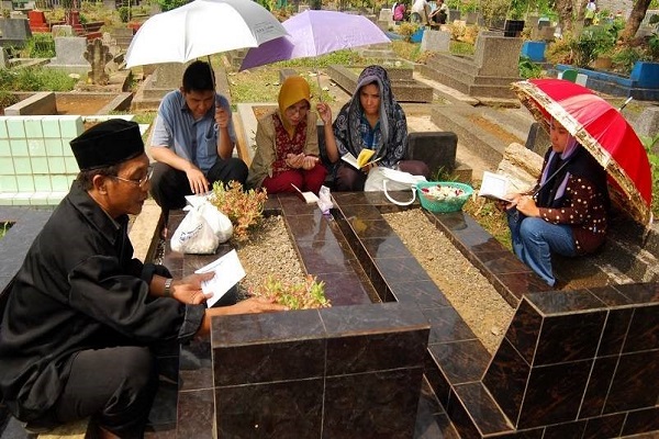 Tradisi Idul Fitri di Indonesia dari Halal Bihalal sampai Pemberian THR