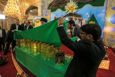 Corano aureo donato al Santuario dell'Imam Ali(AS)