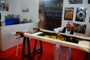 Lavorazione del telo della Ka'ba in Tunisia + FOTO