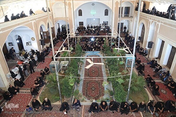Iran: Rozhe Khani nella città di Yazd