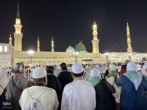 Ang mga Peregrino ay Bumisita sa Moske ng Propeta sa Medina bago ang Hajj