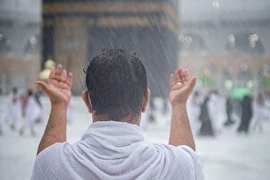 Kumakalat sa Panlipunang Media ang mga Video ng Paulan sa Kaaba