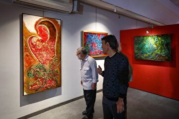 Em Imagens: Exposição Une Caligrafia e Pintura em Homenagem a Gaza