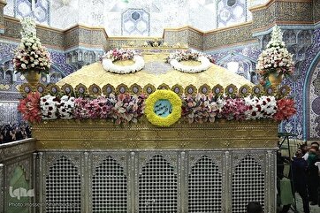 Santuário de Hazrat Masoumeh em Qom É Decorado com Flores em Ocasião Abençoada
