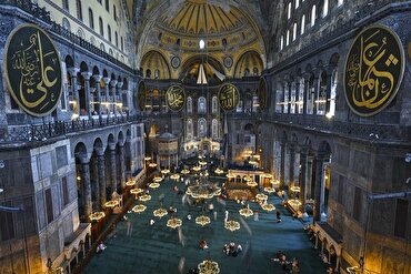 Mesquita Icônica de Istambul Abraça IA e Tecnologia Moderna para Melhorar Experiência dos Visitantes