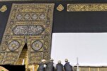 Sehemu ya chini ya Kiswah ya Kaaba yainuliwa, Waumini waaendelea kuwasili kwa ajili ya Hija