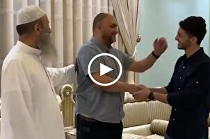 Ürdünlü öğrencinin çabasıyla İngilizce öğretmeni İslam dini ile müşerref oldu + video