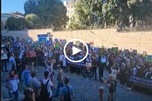 İstanbul'daki İsveç Konsolosluğu önünde Kur'an'a saygısızlık protesto edildi | Video