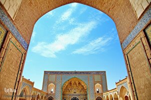 İran'ın eski camilerinden biri olan Kum Ulu Camii