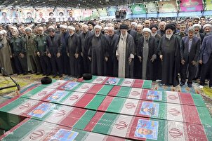 Şehitlerin cenaze namazını İslam Devrimi Lideri kıldı