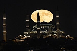 Dolunay Büyük Çamlıca camii ile birlikte görüntülendi | video