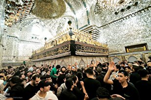 زائران اربعین حسینی  حرم کاظمین میں
