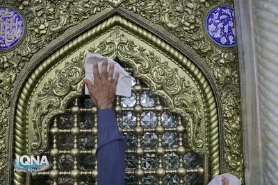 غبارروبی حرم حضرت معصومه (س) توسط جامعه قرآنی 