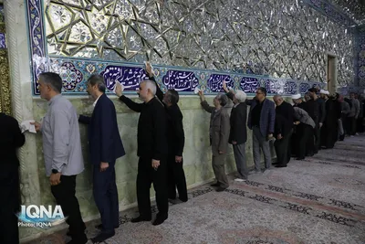 غبارروبی حرم حضرت معصومه (س) توسط جامعه قرآنی 